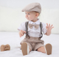 Preview: Pinkvanille Kollektion: Hellbraunes elegantes Anzug-Set für Baby Boys, 5-teilig - optional mit Weste. Sommerset, kurzärmlig und Shorts!