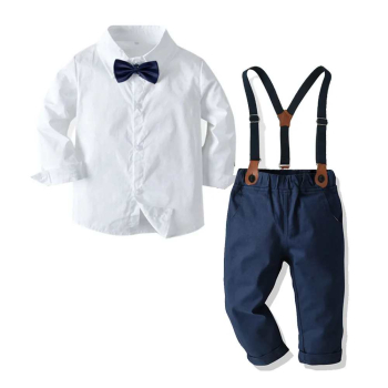 Auftritt mit Chic: Set mit dunkelnavy Chino Hosen, weissem Hemd, Fliege und Hosenträger