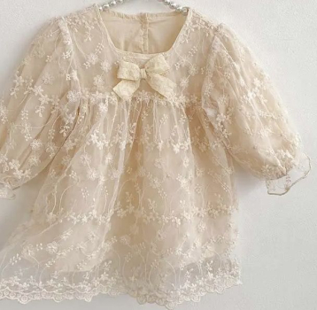 Zum verlieben: Babykleidchen in Crème, toller Vintage Look