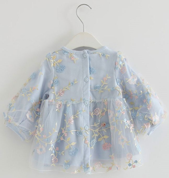 Kleidchen für Babygirls, hellblau mit süssen Stickereien, langärmlig