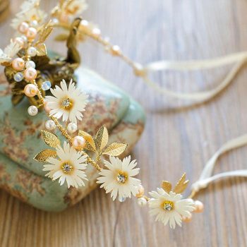 Blütenkranz, Haarschmuck - zarte goldene Blättchen und süsse Blumen