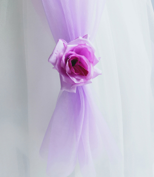 Traumkleid für Prinzessinnen violett-weiss mit Rosenblüten, Grösse 134