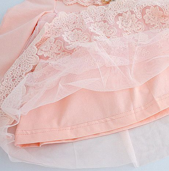 Süsses Babykleidchen, langärmlig mit kleiner Teddy-Brosche, offwhite oder rosa