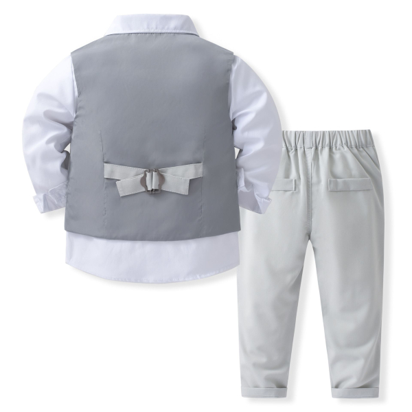 Total chic: Anzug-Set hellgrau-weiss mit Weste, Hemd, Fliege und Hose