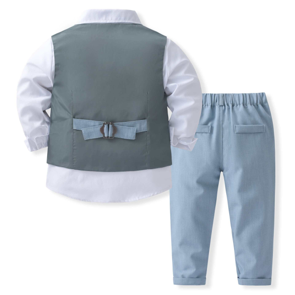 Total chic: Anzug-Set taubenblau mit Weste, Hemd, Fliege und Hose