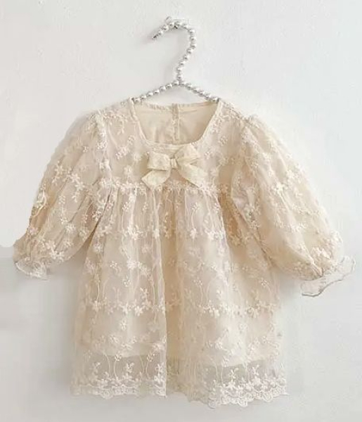 Zum verlieben: Babykleidchen in Crème, toller Vintage Look