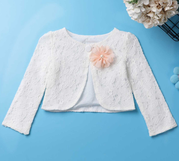 Elegantes Bolero Jäckchen für Mädchen, soft-weiss mit süsser Brosche