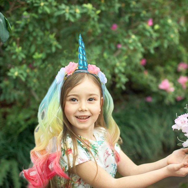 Einhorn Haarreif mit bunten Haarsträhnen und hübschen Blüten