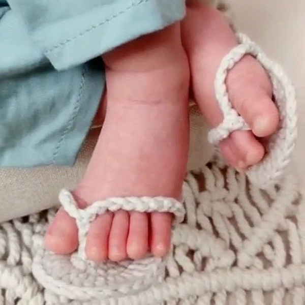 Kleine Flip Flop - herziges Accessoire für berührende Babyfotos