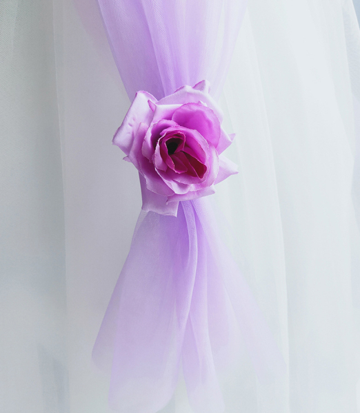 Traumkleid für Prinzessinnen violett-weiss mit Rosenblüten, Grösse 134