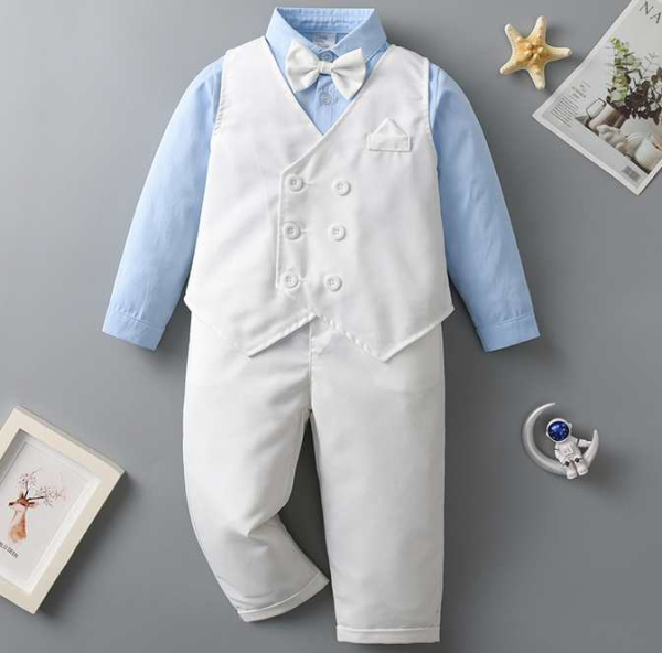 Festlicher Anzug ganz in Weiss oder Weiss-Hellblau. Chic mit Hemd, Fliege, Hose und Weste